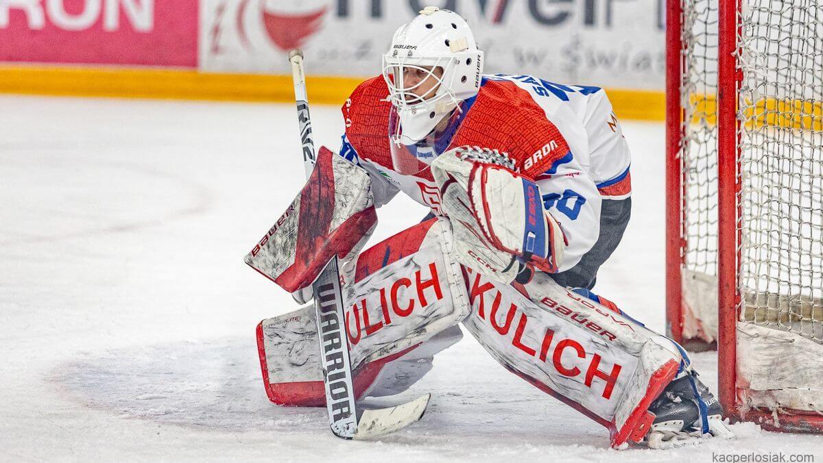Dominik Salama provides emergency goaltender cover for Flyers