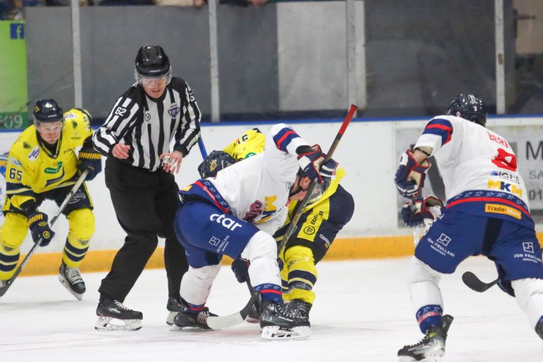 JM-23_Jillian McFarlane 2 - Fife Flyers